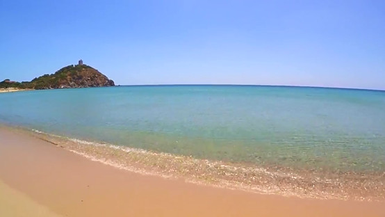 Chia u Cagliari (jih) je pobřeží s půvabnými písčitými plážemi